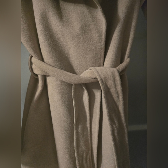 Tahari Wool Coat w/ tie belt - Picture 11 of 12